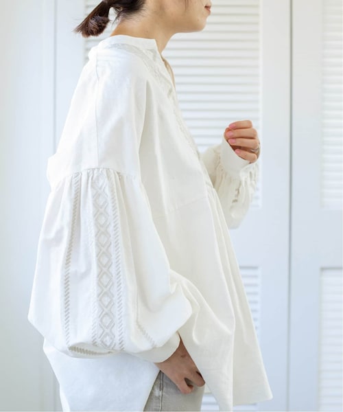 人気のクリスマスアイテムがいっぱい！ IENA（イエナ）の「スキッパー刺繍ブラウス◇（）」 - WEAR トップス