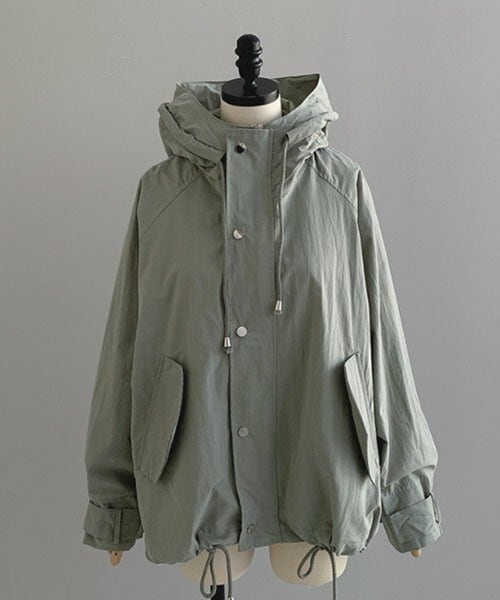 DHOLIC STYLE（ディーホリックスタイル）の「[chicfox] ナイロン混ドロストジャンパー（その他アウター・レディース・ホワイト/グリーン・FREE）」の2枚目の写真