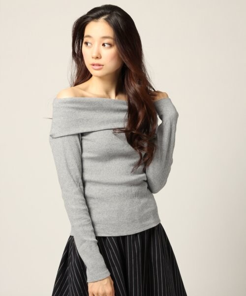 LOWRYS FARM（ローリーズファーム）の「ベアオフタートルプルオーバーロングスリーブ（トップス・レディース・オフ×ブラック/ブラック/グレー1/グレー2/グレー3・Ｍ/Ｌ）」の5枚目の写真