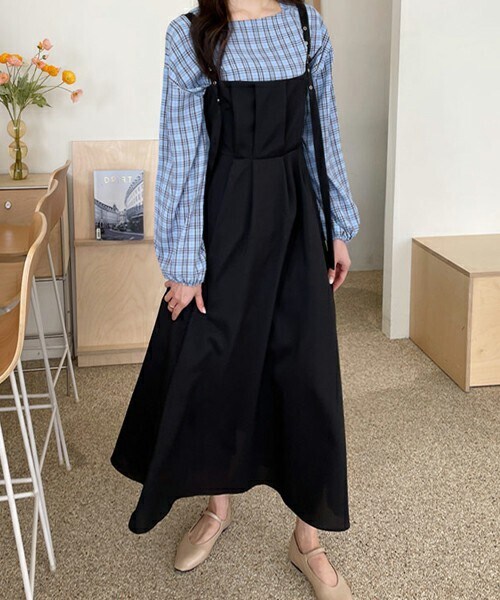 DHOLIC(ディーホリック)の「タックスリーブレスワンピース(ジャンパースカート・レディース・その他/ブラック/ブルー・ONESIZE)」の2枚目の写真