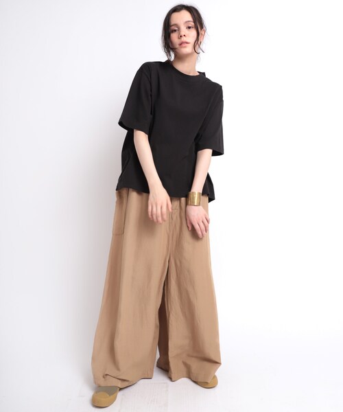 RNA-N（アールエヌエーエヌ）の「M1635 18/OE脱脂度詰天竺モックネックTシャツ（トップス・レディース・グレージュ/キャメル/グリーン/ブラック/キナリ）」の9枚目の写真