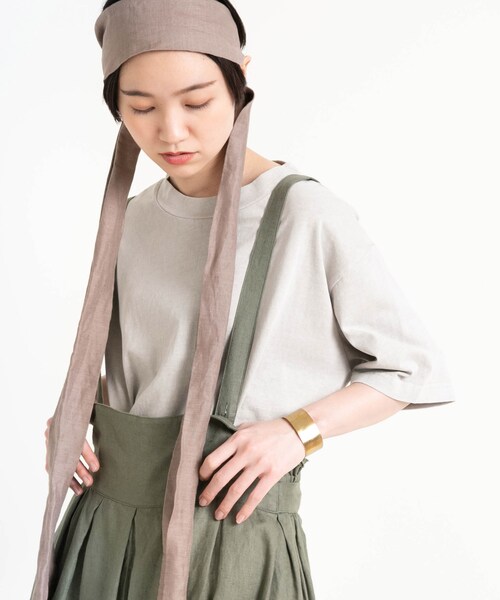 RNA-N（アールエヌエーエヌ）の「M1635 18/OE脱脂度詰天竺モックネックTシャツ（トップス・レディース・グレージュ/キャメル/グリーン/ブラック/キナリ）」の20枚目の写真