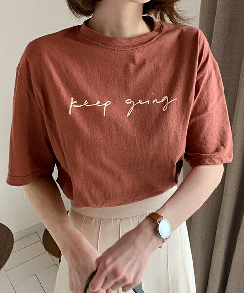 DHOLIC（ディーホリック）の「レタリング半袖Tシャツ（Tシャツ/カットソー・レディース・ベージュ/パープル/レッド/ブラック・ONESIZE）」の4枚目の写真