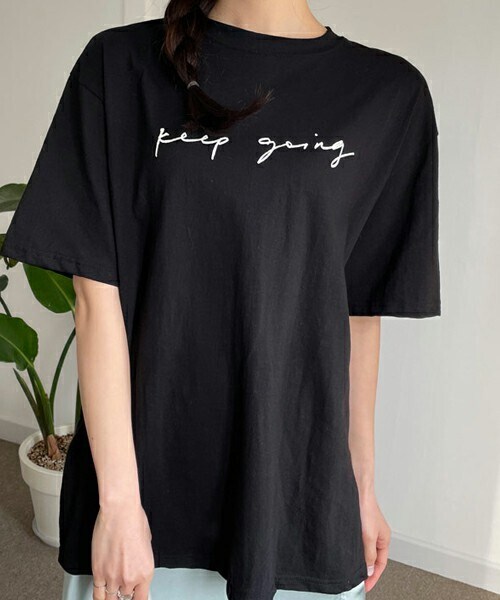 DHOLIC（ディーホリック）の「レタリング半袖Tシャツ（Tシャツ/カットソー・レディース・ベージュ/パープル/レッド/ブラック・ONESIZE）」の2枚目の写真