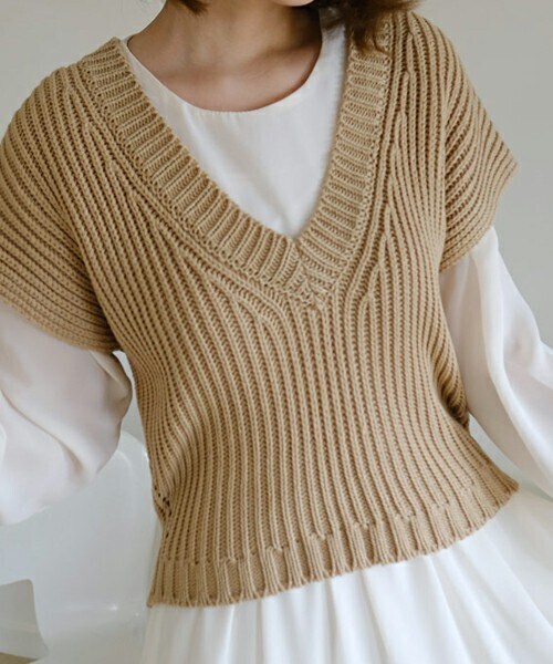 DHOLIC（ディーホリック）の「Vネックニットベスト（ベスト・レディース・ブラック/ホワイト/ベージュ・ONESIZE）」の3枚目の写真