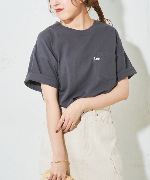 DISCOAT（ディスコート）の「【Lee/リー】コラボポケ付刺繍バックプリントTシャツ（Tシャツ/カットソー・レディース・オフホワイト/オレンジ/チャコールグレー・S）」の3枚目の写真