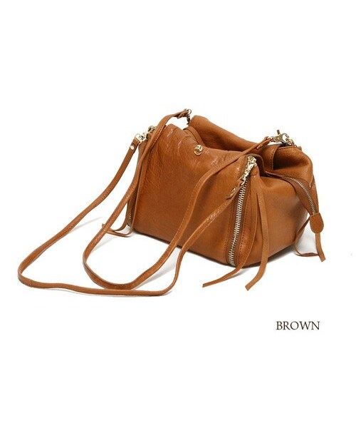 MURIEL&MERCURIA（マリエルアンドマキュリア）の「ラムレザーキューブバッグ（ショルダーバッグ・レディース・BLACK/BROWN/OFF/PINK・F）」の3枚目の写真