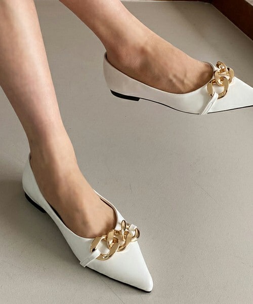 DHOLIC（ディーホリック）の「チェーンポインテッドトゥシューズ（パンプス・レディース・ブラック/ホワイト・230/235/240/245/250）」の2枚目の写真