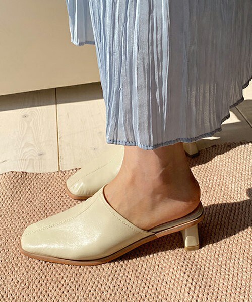 DHOLIC(ディーホリック)の「ミドルヒールサボミュール(パンプス・レディース・イエロー/ホワイト/ブラック・230/235/240/245/250)」の2枚目の写真