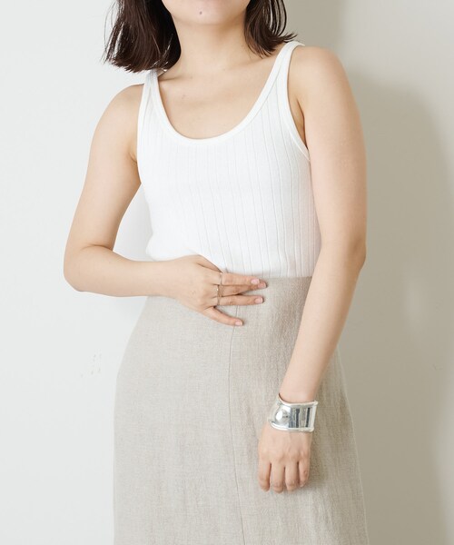 Whim Gasette！ベージュのタンクトップ！未使用品 ウィムガゼット】カップ付きリブタンクトップ/良品/スクエア