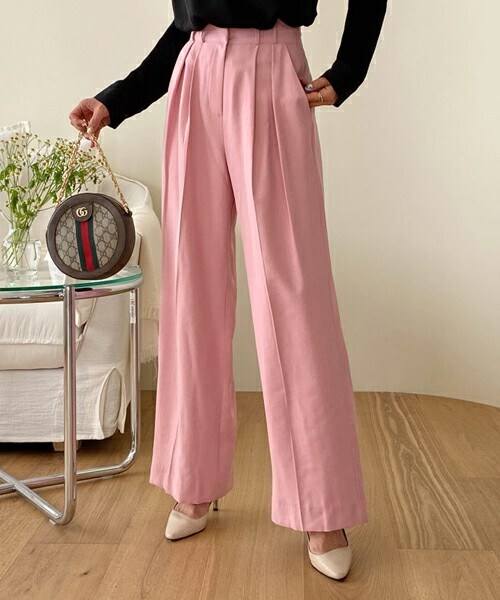 DHOLIC(ディーホリック)の「タックハイウエストスラックス(スラックス・レディース・ブルー/ピンク/ベージュ/ブラック・ONESIZE)」の4枚目の写真