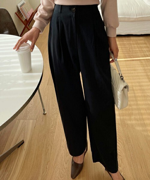 DHOLIC(ディーホリック)の「タックハイウエストスラックス(スラックス・レディース・ブルー/ピンク/ベージュ/ブラック・ONESIZE)」の2枚目の写真