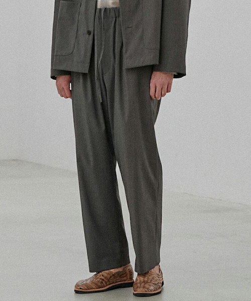 LIDNM（リドム）の「CUPRO RATINE EASY TROUSERS（スラックス・メンズ・ベージュ/グレー・S/M/L）」の2枚目の写真