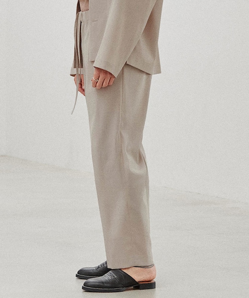 LIDNM（リドム）の「CUPRO RATINE EASY TROUSERS（スラックス・メンズ・ベージュ/グレー・S/M/L）」の17枚目の写真