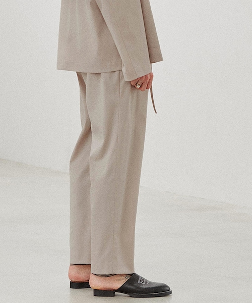 LIDNM（リドム）の「CUPRO RATINE EASY TROUSERS（スラックス・メンズ・ベージュ/グレー・S/M/L）」の20枚目の写真