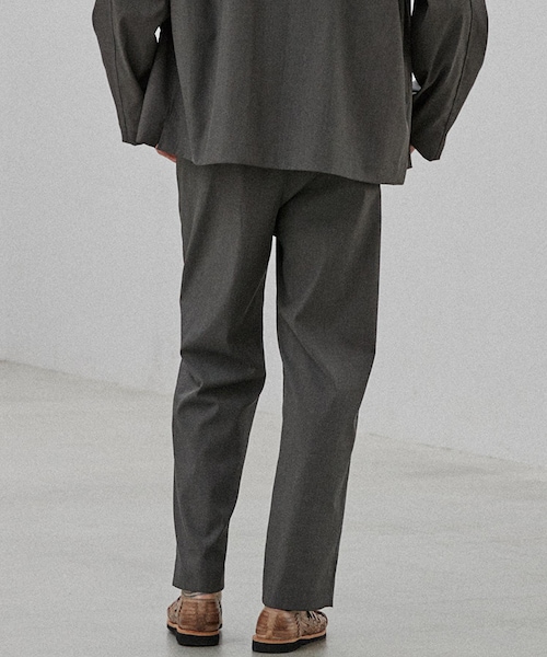 LIDNM（リドム）の「CUPRO RATINE EASY TROUSERS（スラックス・メンズ・ベージュ/グレー・S/M/L）」の6枚目の写真