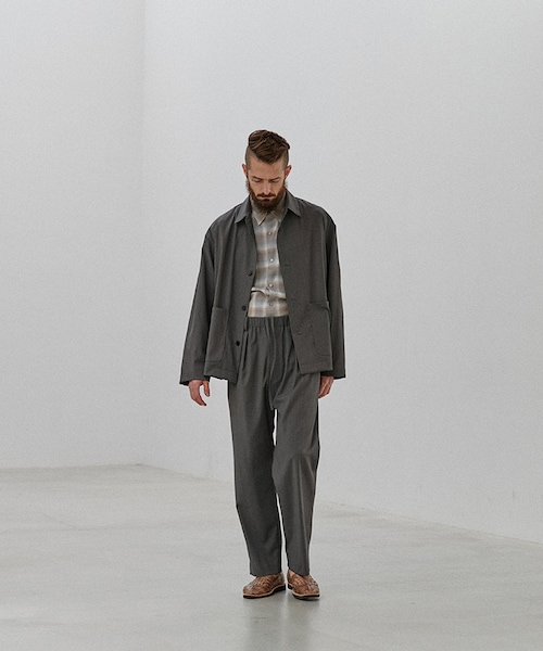 LIDNM（リドム）の「CUPRO RATINE EASY TROUSERS（スラックス・メンズ・ベージュ/グレー・S/M/L）」の7枚目の写真