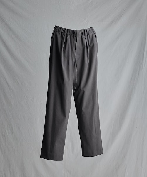 LIDNM（リドム）の「CUPRO RATINE EASY TROUSERS（スラックス・メンズ・ベージュ/グレー・S/M/L）」の9枚目の写真