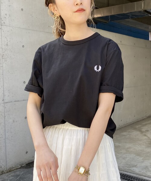CAPRICIEUX LE'MAGE（カプリシューレマージュ）の「【FRED PERRY/フレッドペリー】 ワンポイントTシャツ（Tシャツ/カットソー・レディース・ホワイト/ブラック・S）」の2枚目の写真