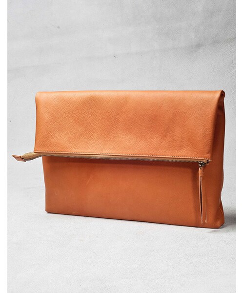 MR.OLIVE E.O.I（ミスターオリーブイーグルオブインデペンデンス）の「【先行予約】MR.OLIVE E.O.I WATER PROOF WASHABLE LEATHER / 2WAY ZIPTOP CLUTCH BAG（バッグ・メンズ・ブラック/ブラウン/レッド/ブルー/ベージュ・FREE）」の5枚目の写真