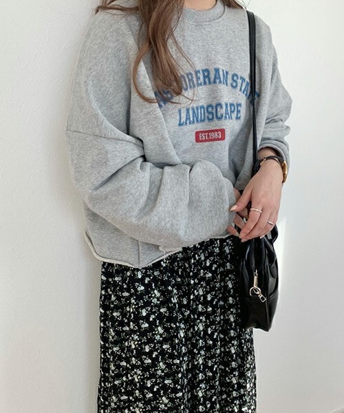 chocomee（チョコミー）の「カットオフロゴスウェット（スウェット・レディース・ホワイト/グレー/ベージュ・FREE）」の2枚目の写真