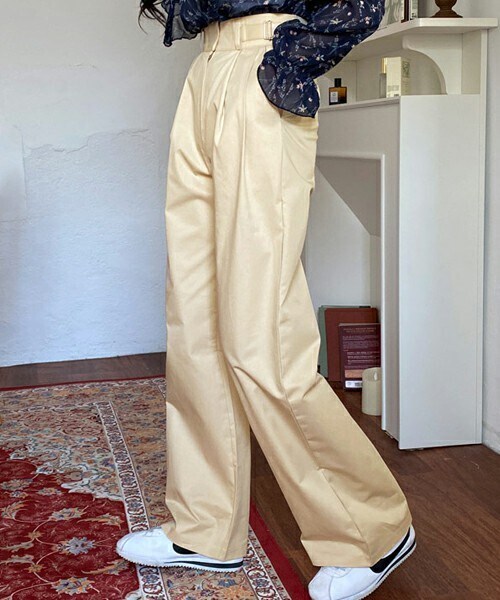 DHOLIC（ディーホリック）の「サイドベルトタックパンツ（その他パンツ・レディース・ブルー/ホワイト/イエロー/ベージュ・S/M/L）」の4枚目の写真