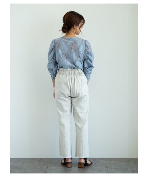 Green Parks(グリーンパークス)の「・ELENCARE DUE レースシャーリングブラウス(トップス・オフホワイト/ブラック/ブルー・F)」の14枚目の写真