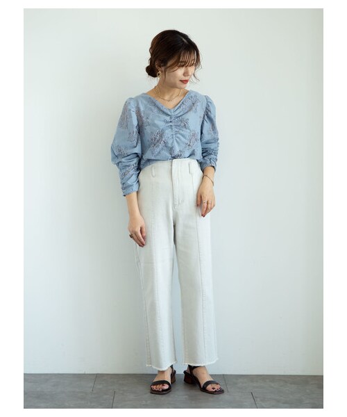 Green Parks(グリーンパークス)の「・ELENCARE DUE レースシャーリングブラウス(トップス・オフホワイト/ブラック/ブルー・F)」の12枚目の写真
