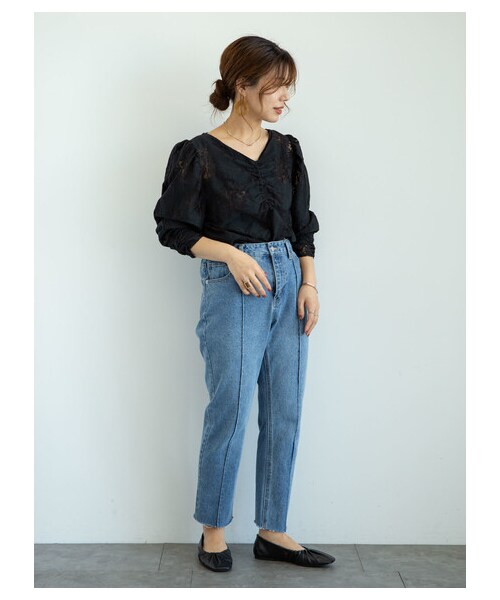 Green Parks(グリーンパークス)の「・ELENCARE DUE レースシャーリングブラウス(トップス・オフホワイト/ブラック/ブルー・F)」の7枚目の写真