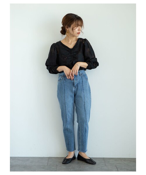 Green Parks(グリーンパークス)の「・ELENCARE DUE レースシャーリングブラウス(トップス・オフホワイト/ブラック/ブルー・F)」の6枚目の写真