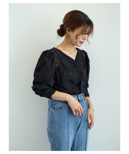 Green Parks(グリーンパークス)の「・ELENCARE DUE レースシャーリングブラウス(トップス・オフホワイト/ブラック/ブルー・F)」の18枚目の写真