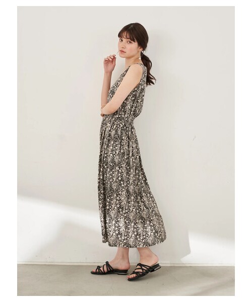 YECCA VECCA（イェッカヴェッカ）の「P.2wayミュルーズプリントワンピース（ワンピース/ドレス・ブラック/キャメル・F）」の3枚目の写真
