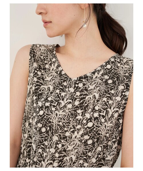 YECCA VECCA（イェッカヴェッカ）の「P.2wayミュルーズプリントワンピース（ワンピース/ドレス・ブラック/キャメル・F）」の6枚目の写真