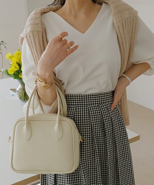 DHOLIC(ディーホリック)の「Vネックタックスリーブブラウス(シャツ/ブラウス・レディース・ピンク/ホワイト/ベージュ/ブラック・ONESIZE)」の2枚目の写真