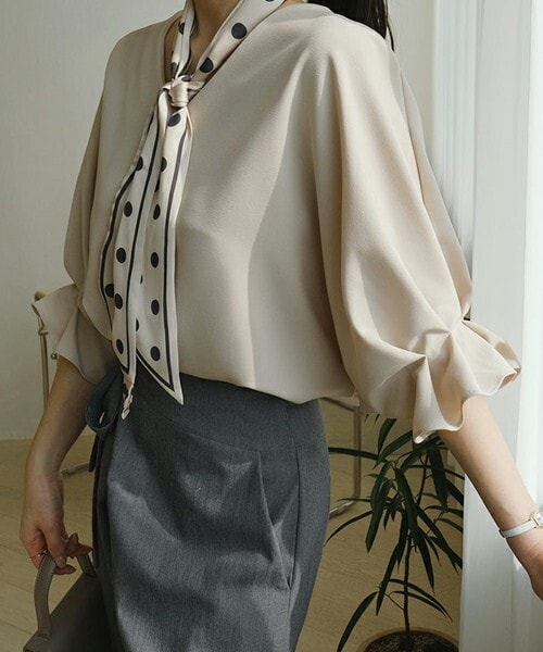 DHOLIC(ディーホリック)の「Vネックタックスリーブブラウス(シャツ/ブラウス・レディース・ピンク/ホワイト/ベージュ/ブラック・ONESIZE)」の4枚目の写真