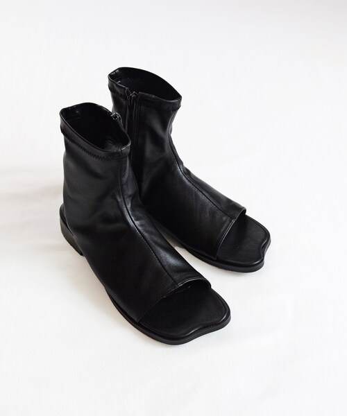 Marient（マリエント）の「Tabi Open Toe Booty（サンダル・レディース・ブラック/ホワイト・23.5/23.0/24.0/24.5）」の3枚目の写真