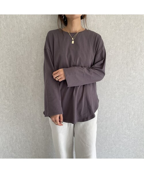 copine（コピン）の「レイヤードスタイルにも♪ 綿天竺ラウンドヘム シンプル長袖カットソー（2color）【クリックポスト対象商品】（Tシャツ/カットソー・レディース・オフホワイト/インクブラック・ワンサイズ）」の2枚目の写真