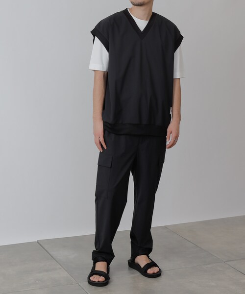 COLONY 2139(コロニートゥーワンスリーナイン)の「NESTマルチストレッチベスト(セットアップ可)(ベスト・メンズ・ベージュ/ブラック・M/L)」の2枚目の写真