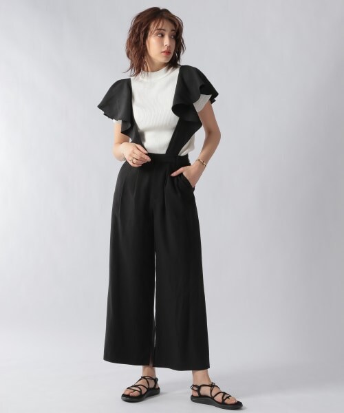 Ezick（エジック）の「フリルサスペンダーワイドパンツ（パンツ・ライトグレー/ブラック）」の2枚目の写真