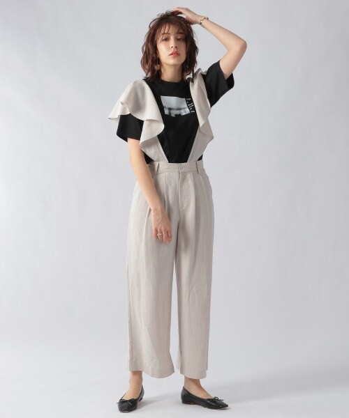 Ezick（エジック）の「フリルサスペンダーワイドパンツ（パンツ・ライトグレー/ブラック）」の4枚目の写真