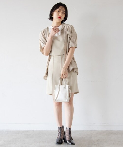 PAGEBOY（ページボーイ）の「バックルショートトラウザー（パンツ・ブラック/グレージュ）」の6枚目の写真