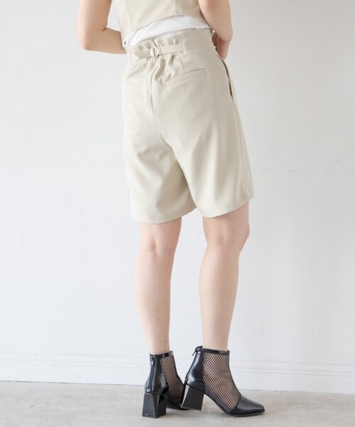 PAGEBOY（ページボーイ）の「バックルショートトラウザー（パンツ・ブラック/グレージュ）」の5枚目の写真