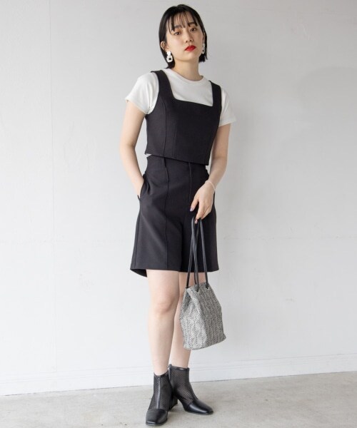 PAGEBOY（ページボーイ）の「バックルショートトラウザー（パンツ・ブラック/グレージュ）」の4枚目の写真