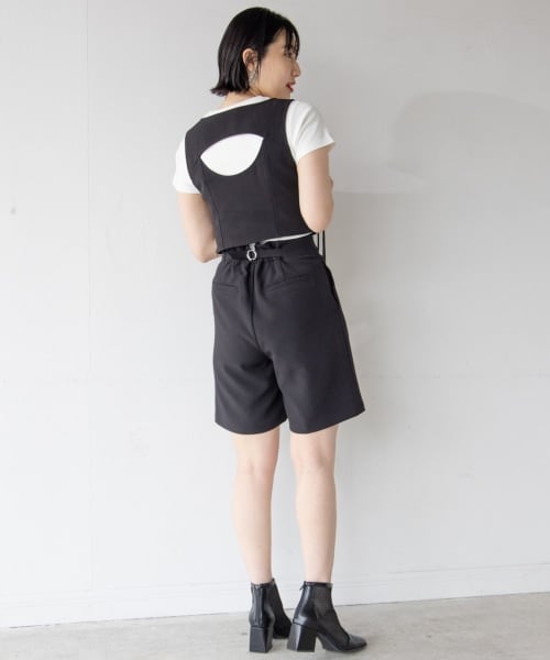 PAGEBOY（ページボーイ）の「バックルショートトラウザー（パンツ・ブラック/グレージュ）」の3枚目の写真