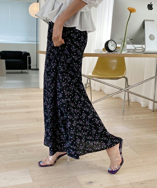 DHOLIC(ディーホリック)の「フローラルAラインスカート(スカート・レディース・ホワイト/ブルー/ブラック・ONESIZE)」の2枚目の写真