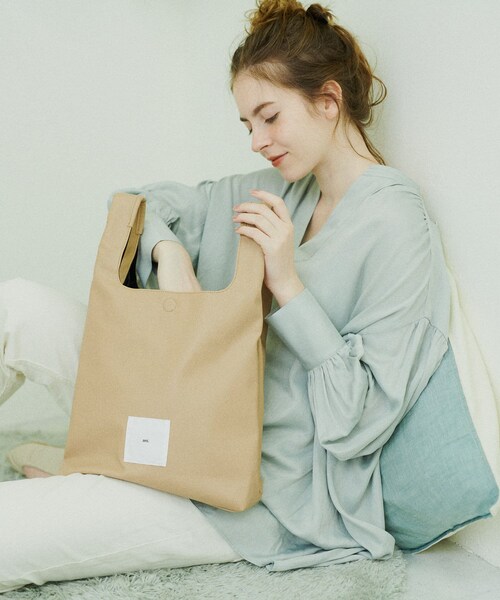 Daily russet(デイリー ラシット)の「【ani.】ショッピングトートバッグ(トートバッグ・レディース・ベージュ/ブラック・FREE)」の2枚目の写真