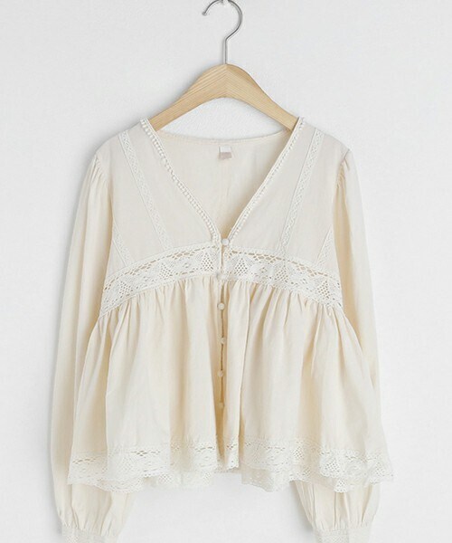 DHOLIC（ディーホリック）の「フレア刺繍レースブラウス・全2色・t61800（シャツ/ブラウス・レディース・ホワイト/ベージュ・ONESIZE）」の2枚目の写真