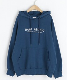 DHOLIC（ディーホリック）の「刺繍レタリングポケットフーディ・全3色・t63671（スウェット・レディース）」