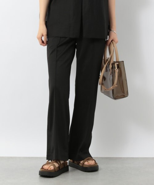 Heather(ヘザー)の「センタープレススリットフレアパンツ(パンツ・ホワイト系ハナガラ/ブラック/グレー/ピンク)」の2枚目の写真