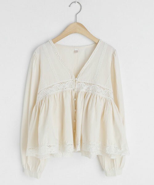 DHOLIC(ディーホリック)の「フレア刺繍レースブラウス(シャツ/ブラウス・レディース・ホワイト/ベージュ・ONESIZE)」の2枚目の写真